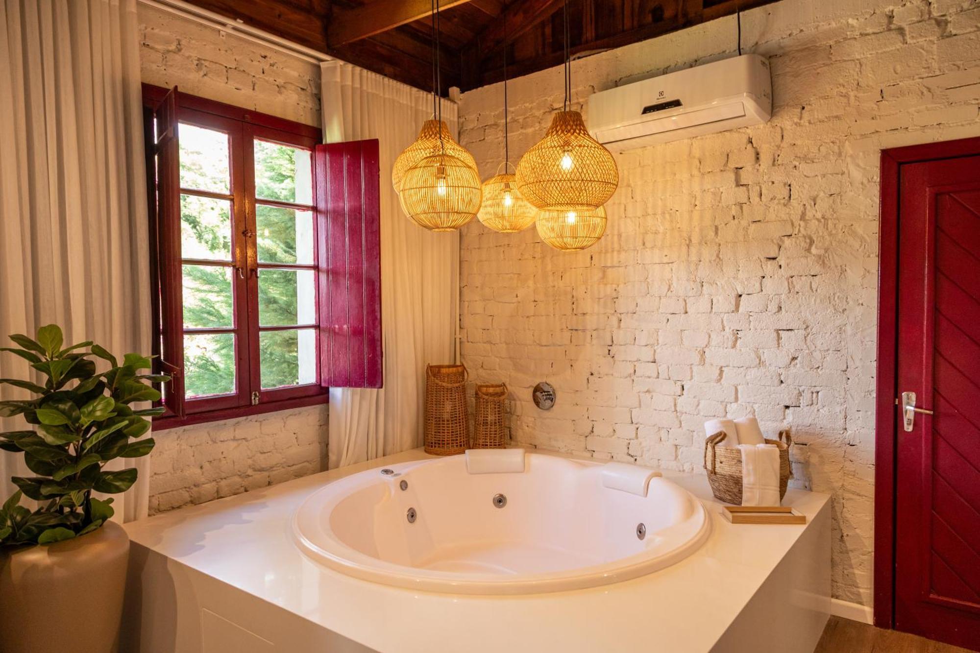 Suite Spa Bath,1641771858:JPEG